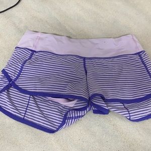 Lulu shorts in good condition. Tags where pulled out.  thinking a size 6.